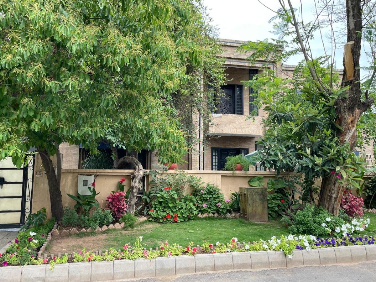 Riviera Courtyard Guest House Islamabad Esterno foto