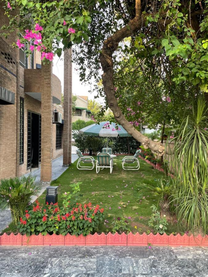 Riviera Courtyard Guest House Islamabad Esterno foto