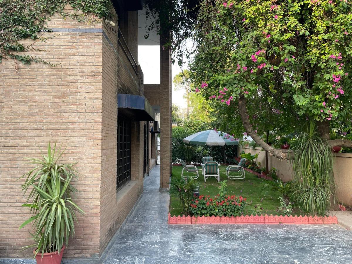 Riviera Courtyard Guest House Islamabad Esterno foto