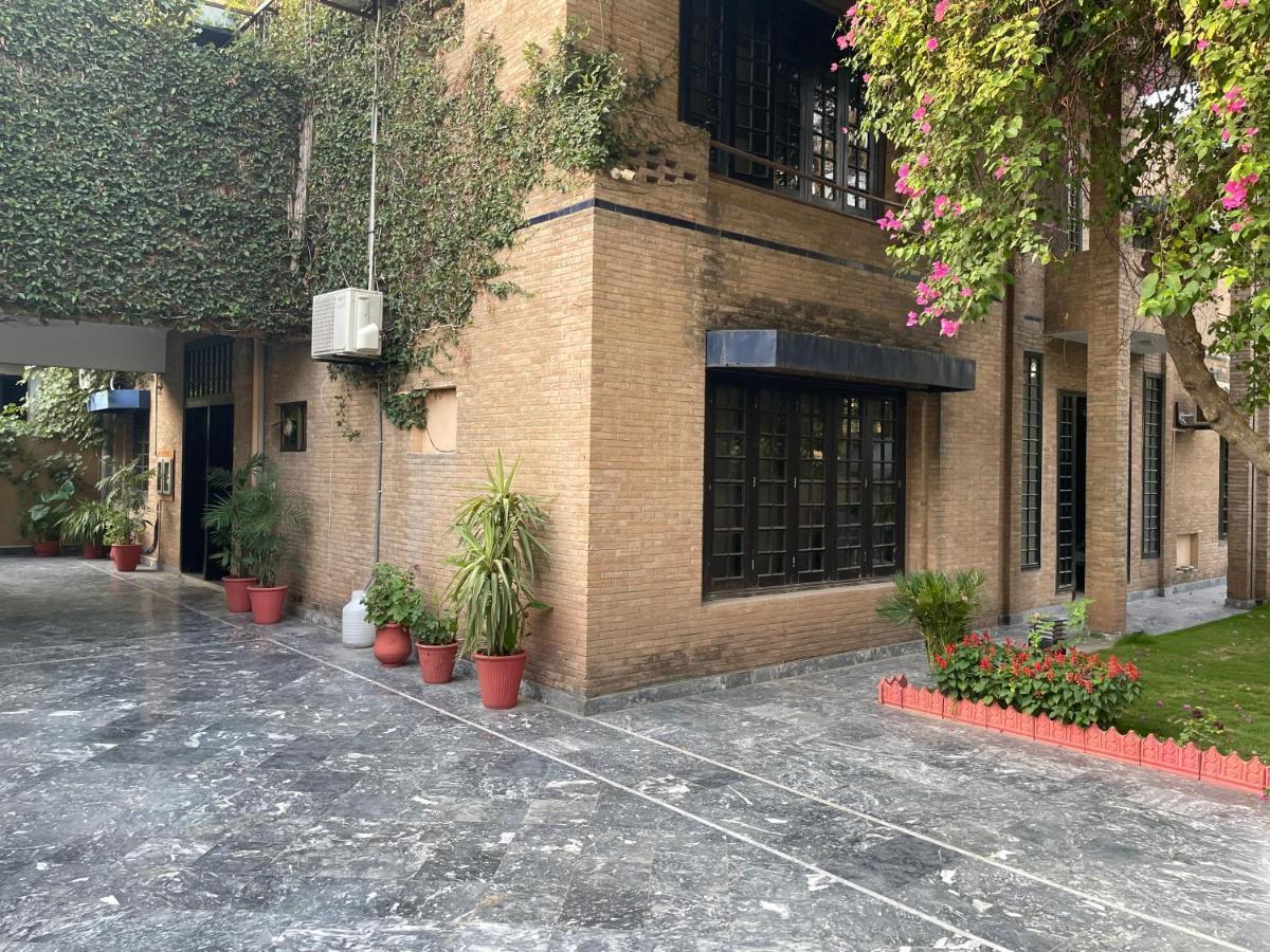 Riviera Courtyard Guest House Islamabad Esterno foto