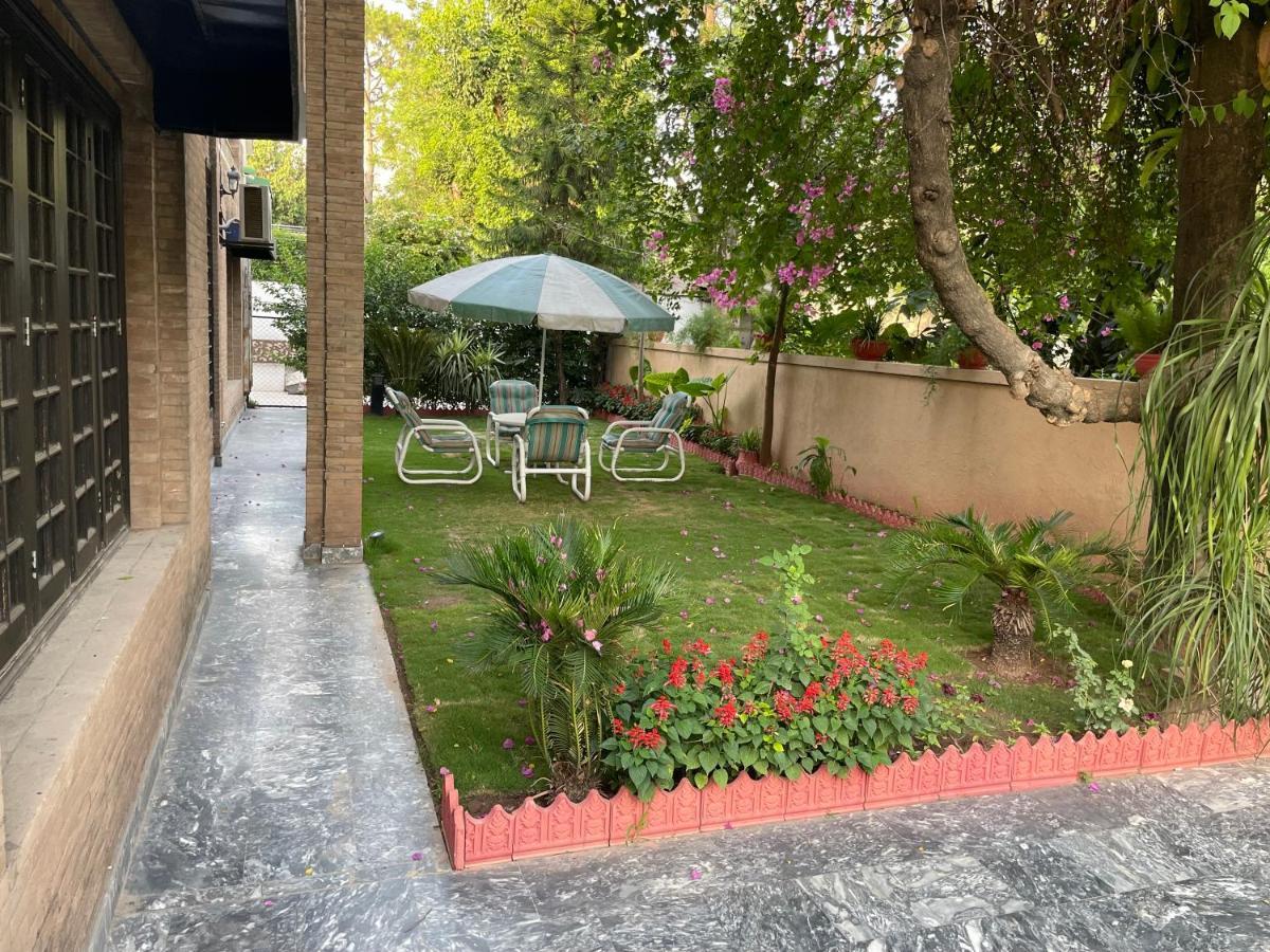 Riviera Courtyard Guest House Islamabad Esterno foto