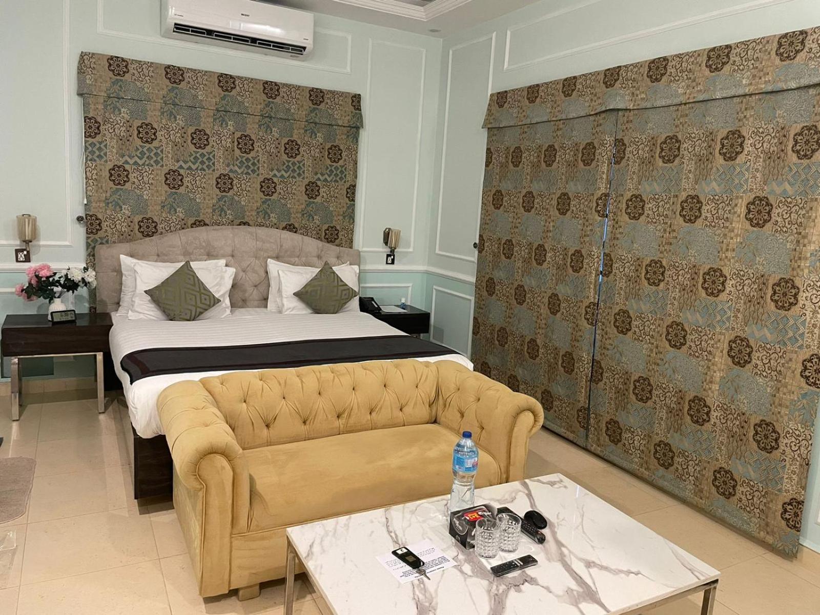 Riviera Courtyard Guest House Islamabad Esterno foto