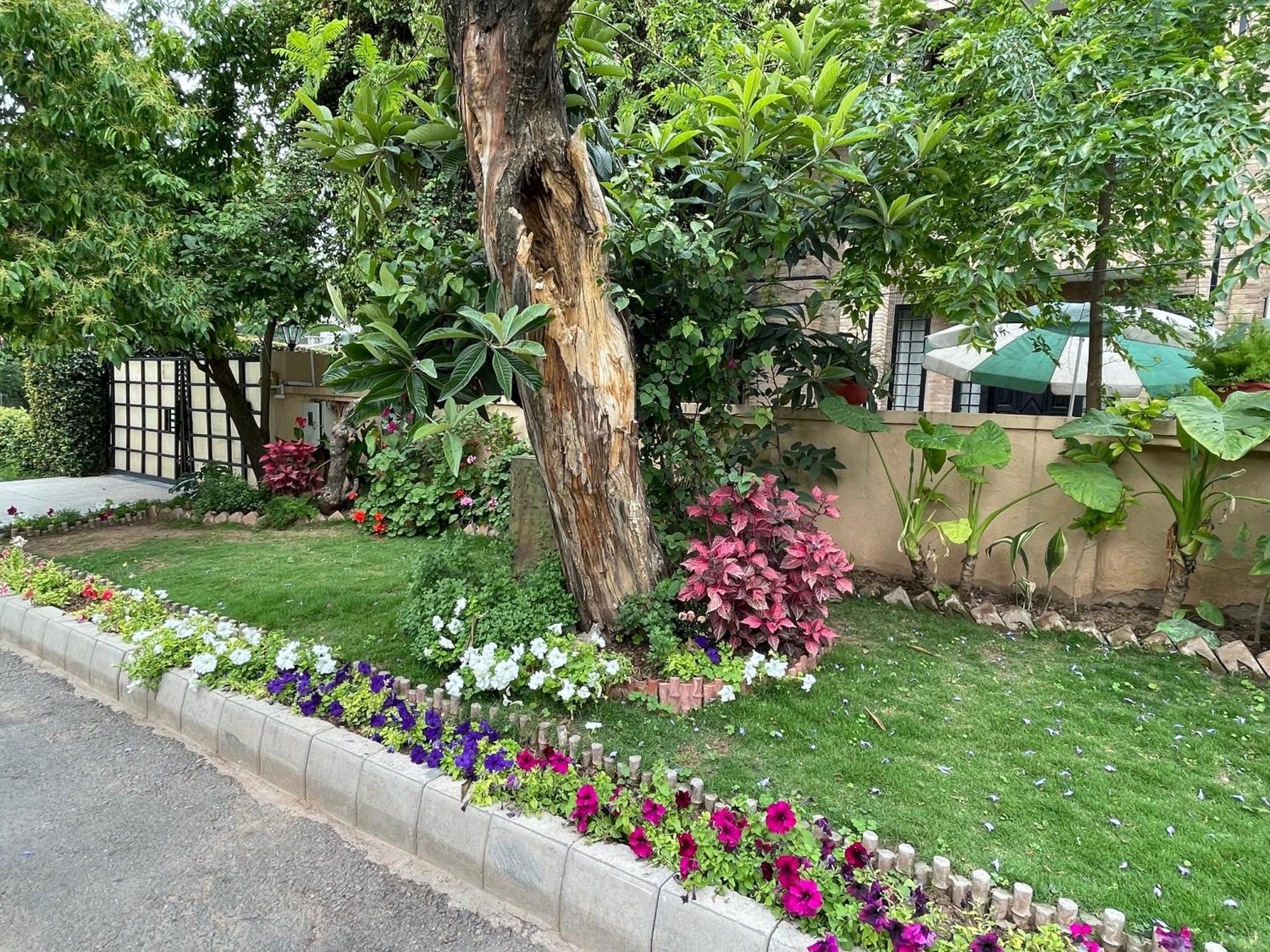 Riviera Courtyard Guest House Islamabad Esterno foto